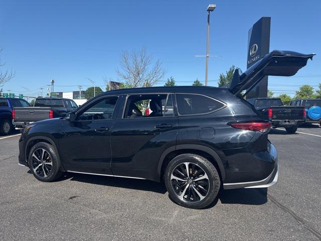 used 2021 Toyota Highlander car, priced at $39,393