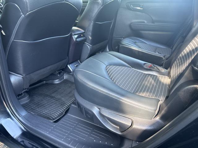 used 2021 Toyota Highlander car, priced at $39,393