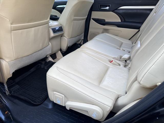 used 2019 Toyota Highlander car, priced at $24,494