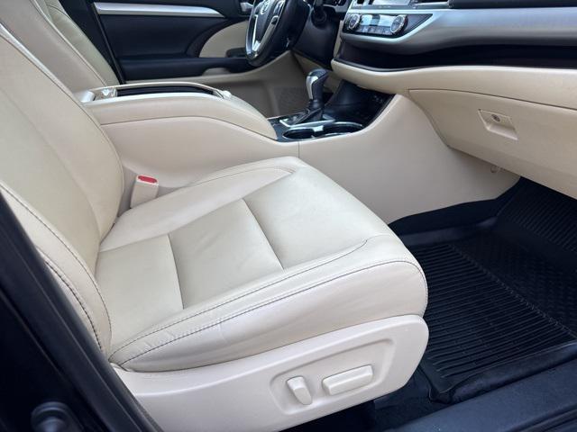 used 2019 Toyota Highlander car, priced at $24,494