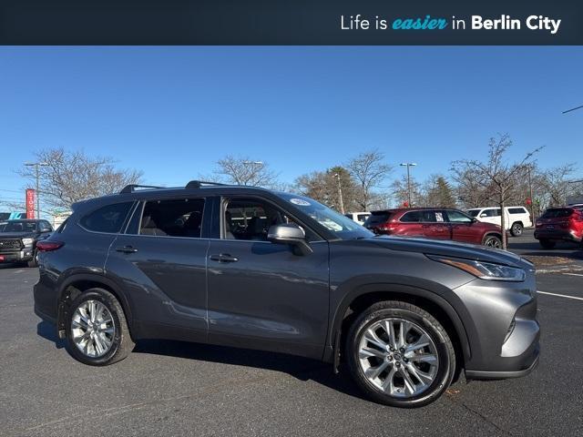 used 2020 Toyota Highlander car, priced at $28,465