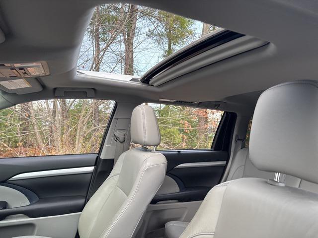 used 2017 Toyota Highlander car, priced at $22,643