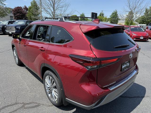 new 2025 Toyota Highlander car, priced at $54,878