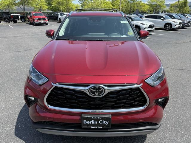 new 2025 Toyota Highlander car, priced at $54,878
