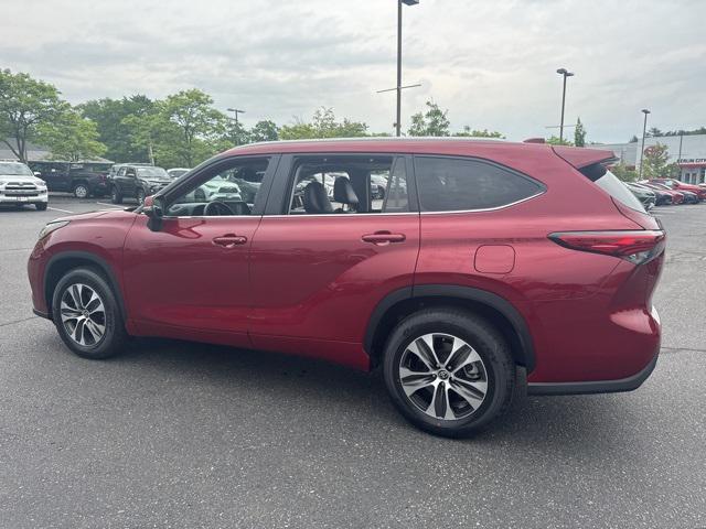 used 2022 Toyota Highlander car, priced at $35,918