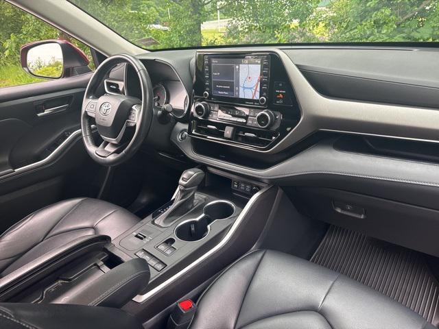 used 2022 Toyota Highlander car, priced at $35,918