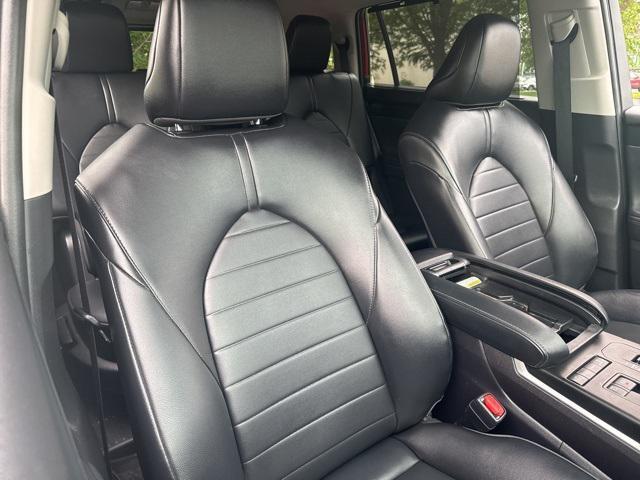 used 2022 Toyota Highlander car, priced at $35,918
