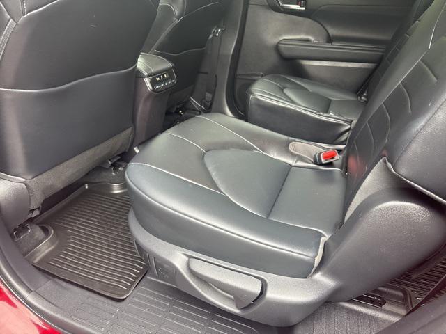 used 2022 Toyota Highlander car, priced at $35,918