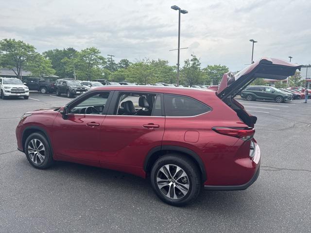 used 2022 Toyota Highlander car, priced at $35,918