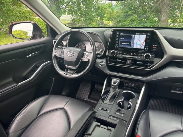 used 2022 Toyota Highlander car, priced at $35,918