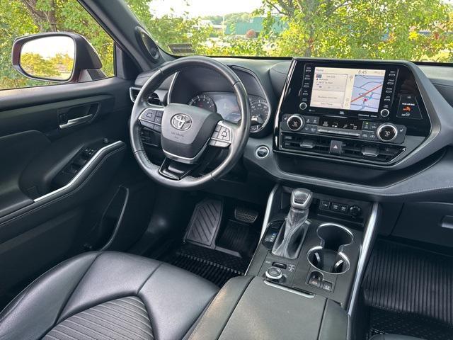 used 2021 Toyota Highlander car, priced at $33,647