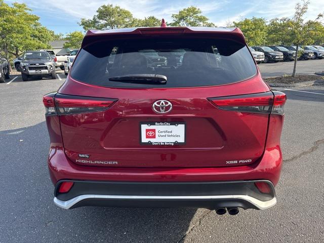 used 2021 Toyota Highlander car, priced at $33,647