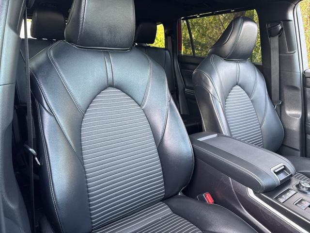 used 2021 Toyota Highlander car, priced at $33,647