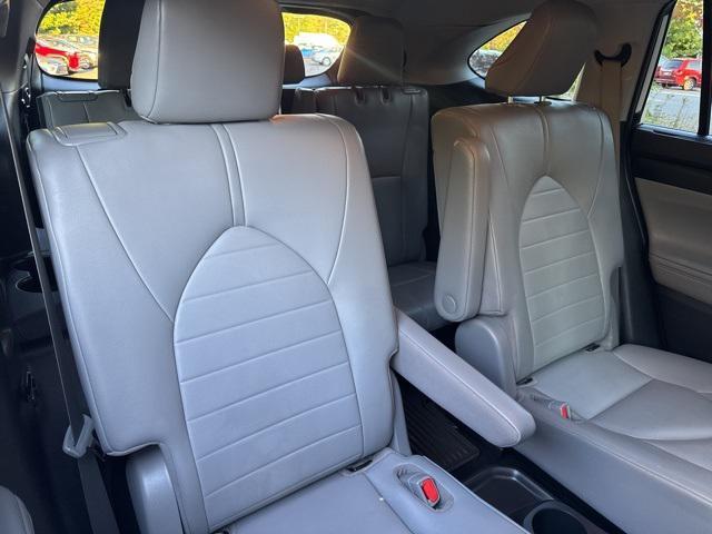 used 2020 Toyota Highlander car, priced at $32,268
