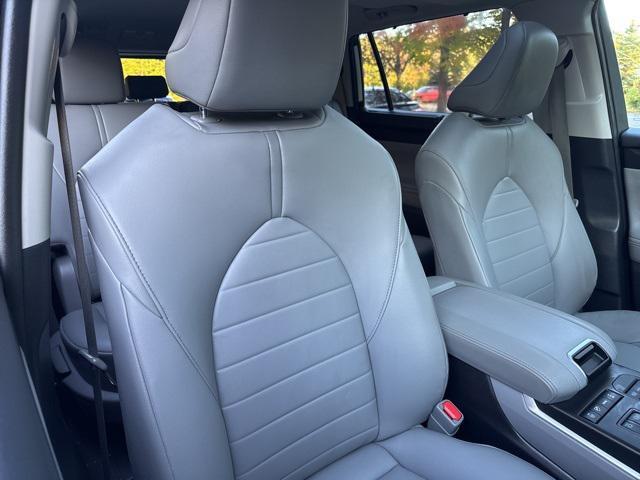 used 2020 Toyota Highlander car, priced at $32,268
