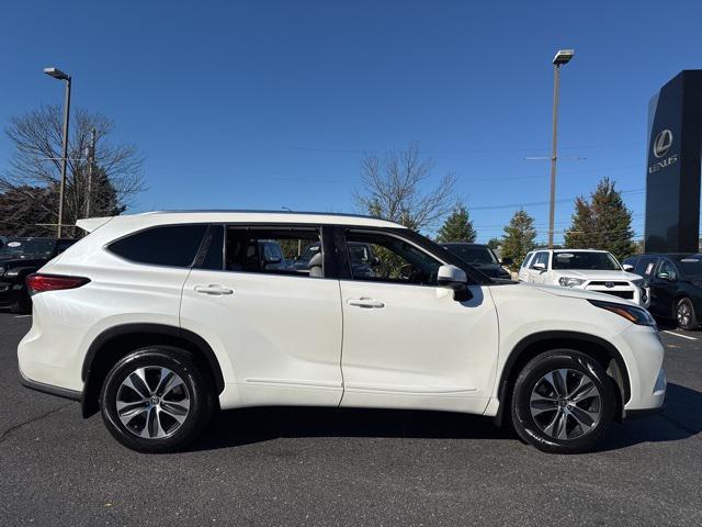 used 2020 Toyota Highlander car, priced at $32,268