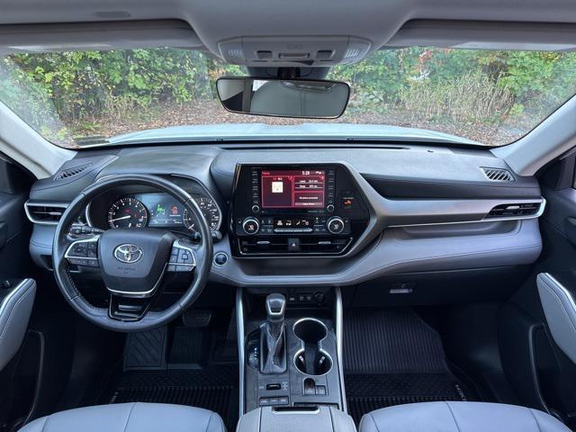 used 2020 Toyota Highlander car, priced at $32,268