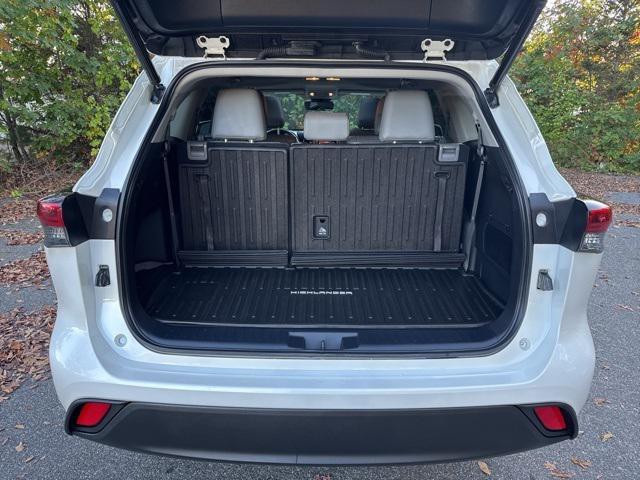 used 2020 Toyota Highlander car, priced at $32,268