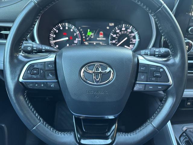 used 2020 Toyota Highlander car, priced at $32,268