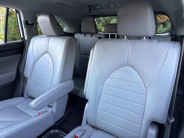 used 2020 Toyota Highlander car, priced at $32,268