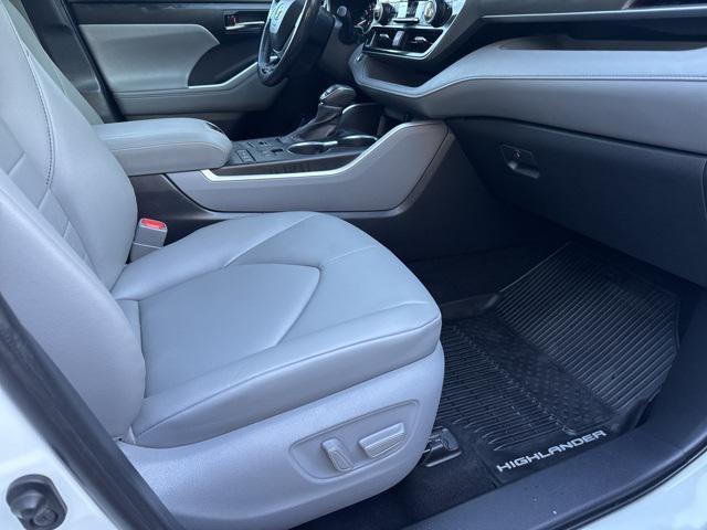 used 2020 Toyota Highlander car, priced at $32,268