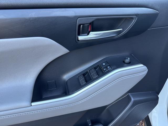 used 2020 Toyota Highlander car, priced at $32,268