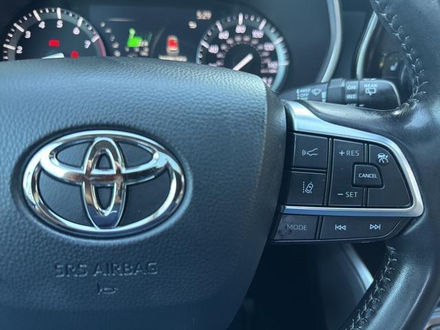 used 2020 Toyota Highlander car, priced at $32,268