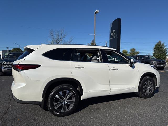 used 2020 Toyota Highlander car, priced at $32,268