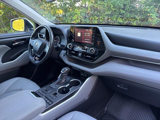 used 2020 Toyota Highlander car, priced at $32,268