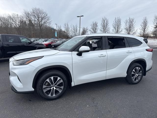 used 2022 Toyota Highlander car, priced at $40,309