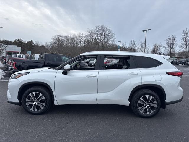 used 2022 Toyota Highlander car, priced at $40,309