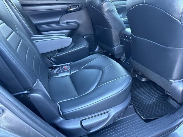 used 2022 Toyota Highlander car, priced at $37,528