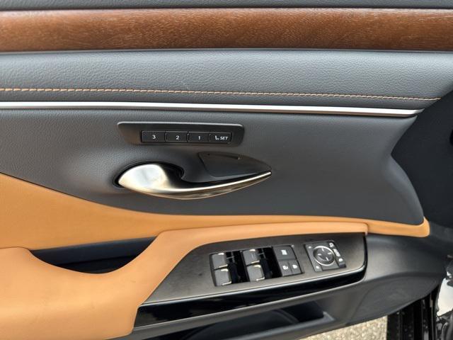 new 2025 Lexus ES 350 car, priced at $47,464