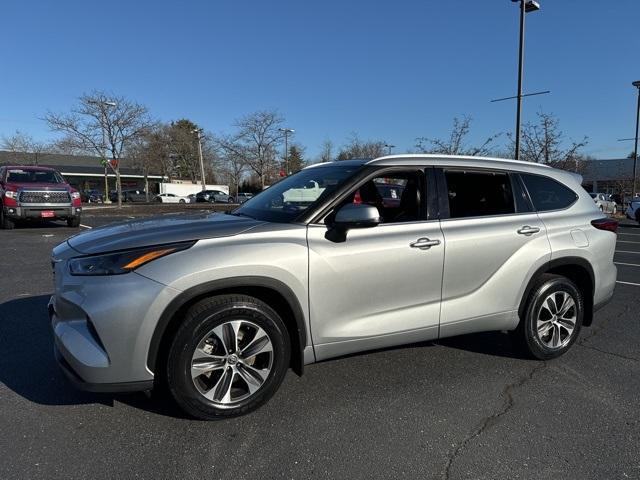 used 2022 Toyota Highlander car, priced at $36,248