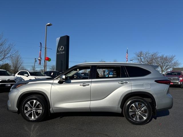 used 2022 Toyota Highlander car, priced at $36,248