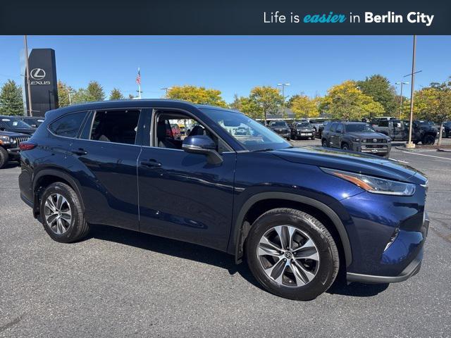 used 2021 Toyota Highlander car, priced at $33,768