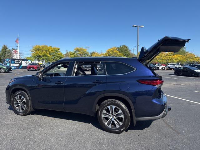used 2021 Toyota Highlander car, priced at $33,768