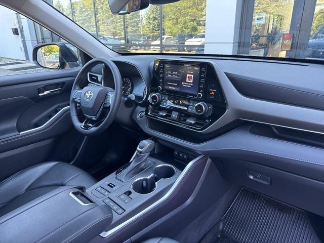 used 2021 Toyota Highlander car, priced at $33,768
