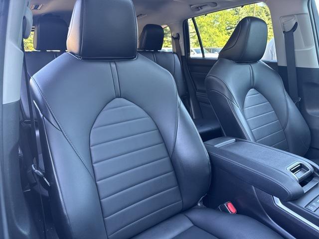 used 2021 Toyota Highlander car, priced at $33,768