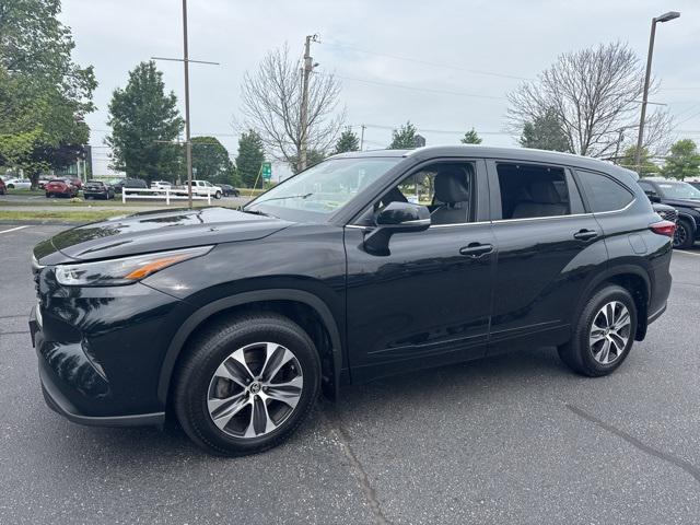 used 2023 Toyota Highlander car, priced at $39,375