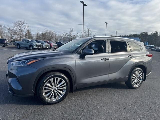 used 2022 Toyota Highlander car, priced at $42,537