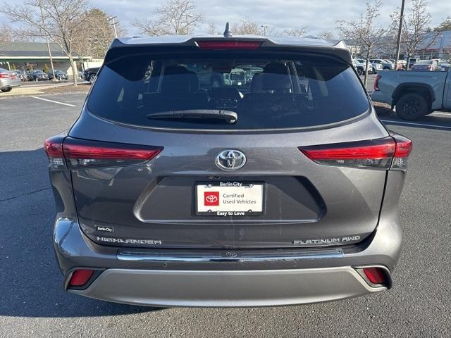 used 2022 Toyota Highlander car, priced at $42,537