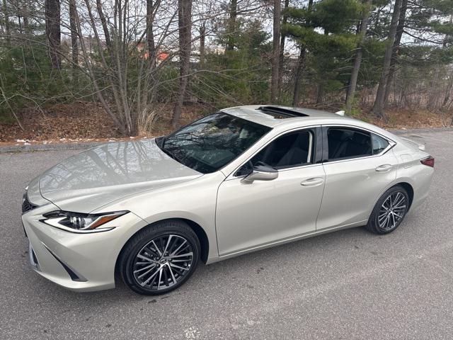 new 2025 Lexus ES 300h car, priced at $48,941