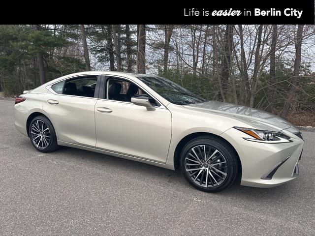 new 2025 Lexus ES 300h car, priced at $48,941