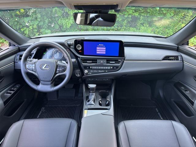 new 2025 Lexus ES 300h car, priced at $48,941