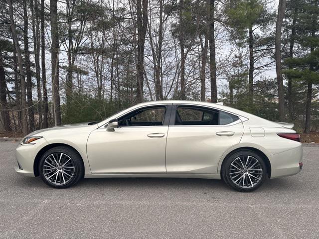 new 2025 Lexus ES 300h car, priced at $48,941