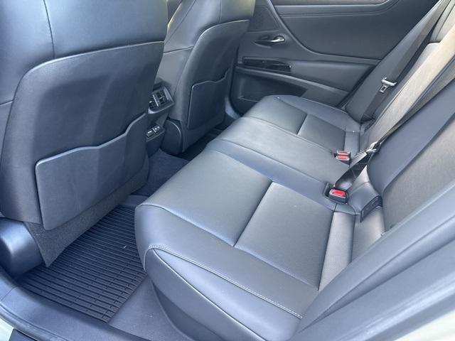 new 2025 Lexus ES 300h car, priced at $48,941
