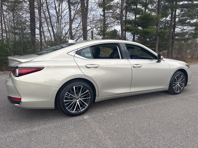 new 2025 Lexus ES 300h car, priced at $48,941
