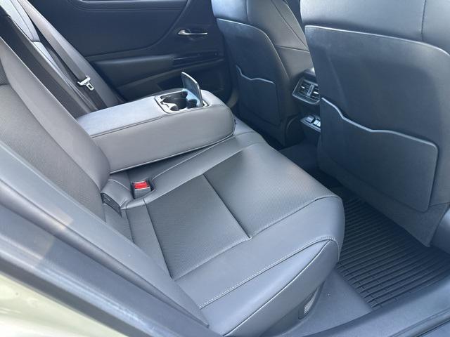 new 2025 Lexus ES 300h car, priced at $48,941