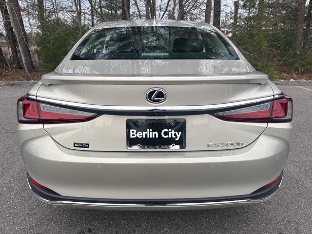 new 2025 Lexus ES 300h car, priced at $48,941